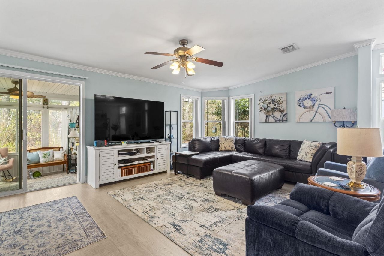 137 Wellspring Dr.  Photo 6