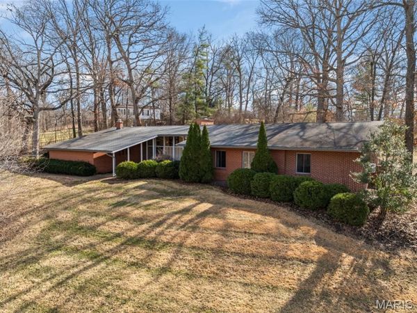 28 Black Oak Drive, Sunset Hills, MO 63127