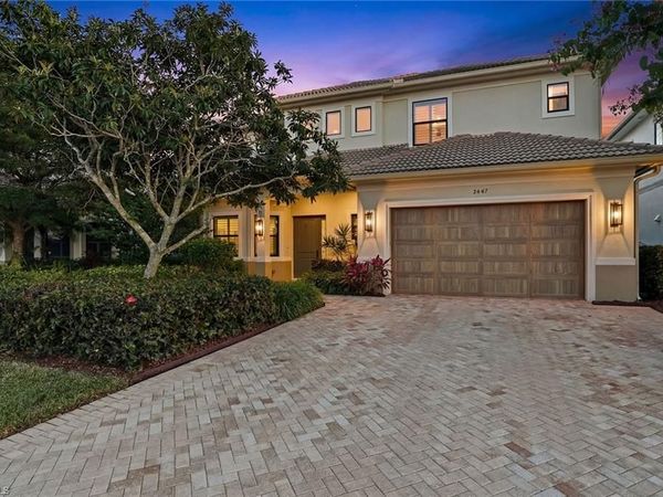 2867 Coco Lakes DR, NAPLES, FL 34105