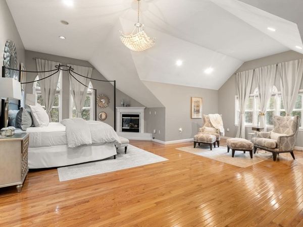 15 Homestead Dr, Medfield, MA 02052