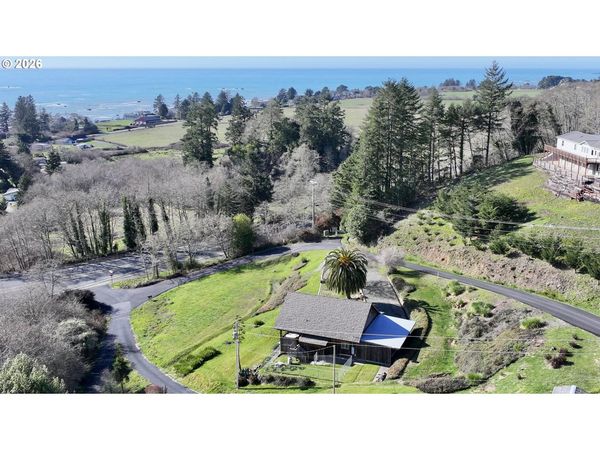 99106 E FREEMAN LN, Brookings, OR 97415