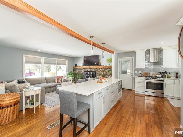 38 Fremont Terrace, WEST MILFORD, NJ 07438