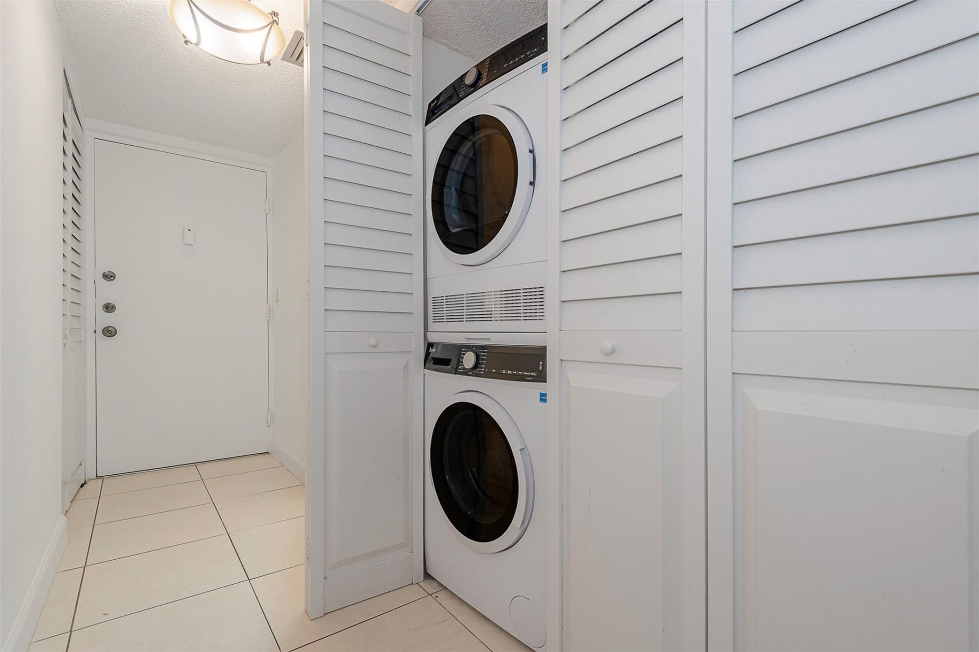 6075 N Sabal Palm Boulevard, Unit 204, Tamarac, FL 33319 Photo