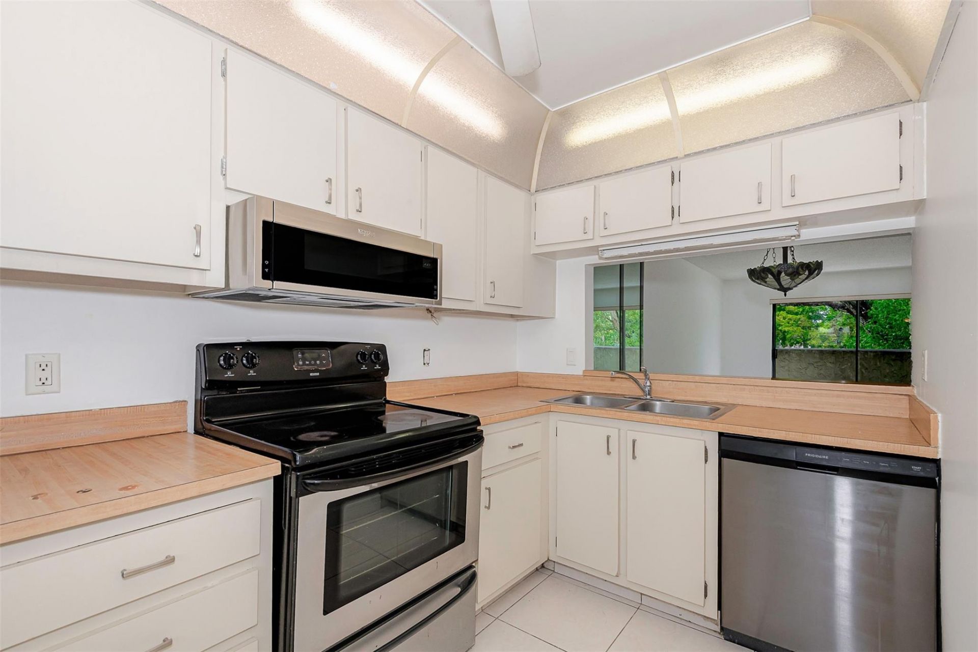 6075 N Sabal Palm Boulevard, Unit 204, Tamarac, FL 33319 Photo