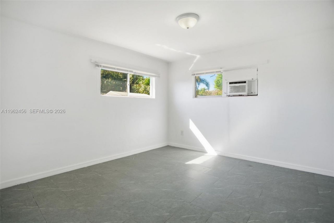 907 N 20th St, Unit B, Fort Pierce, FL 34950 Photo