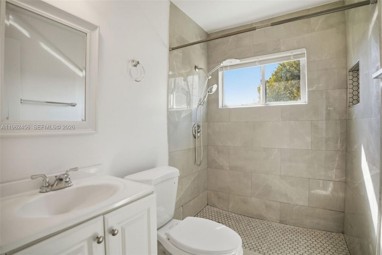 907 N 20th St, Unit B, Fort Pierce, FL 34950 Photo