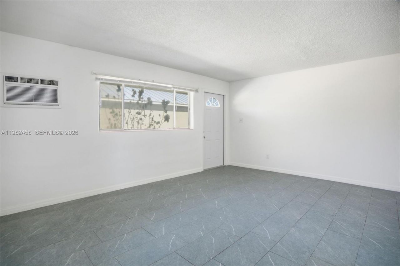 907 N 20th St, Unit B, Fort Pierce, FL 34950 Photo