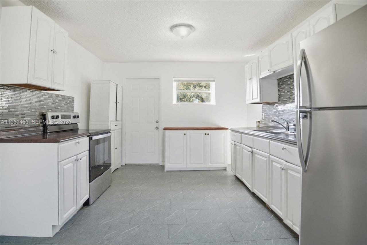 907 N 20th St, Unit B, Fort Pierce, FL 34950 Photo