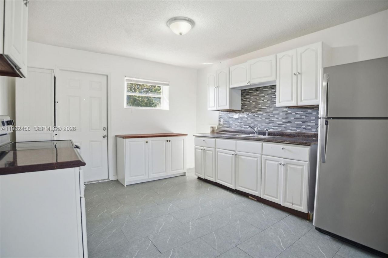 907 N 20th St, Unit B, Fort Pierce, FL 34950 Photo