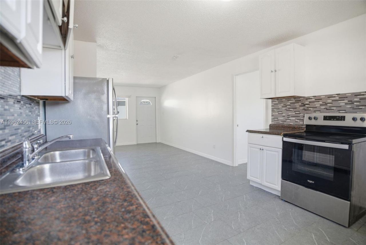 907 N 20th St, Unit B, Fort Pierce, FL 34950 Photo