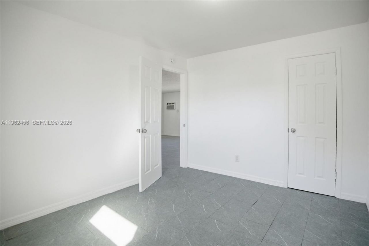 907 N 20th St, Unit B, Fort Pierce, FL 34950 Photo