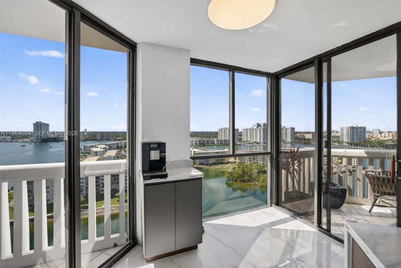 1000 Island Blvd, Unit 1710, Aventura, FL 33160 Photo