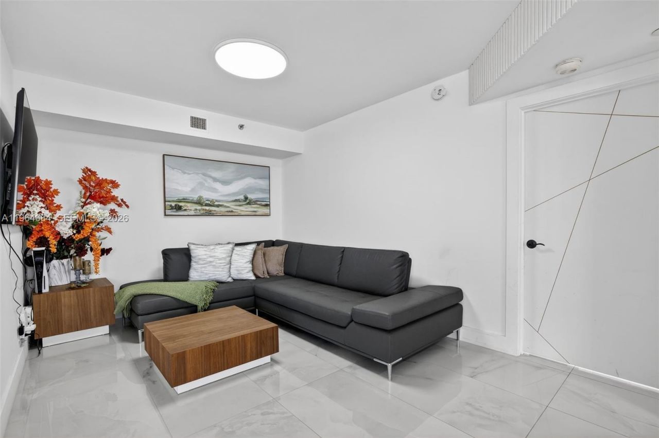 1000 Island Blvd, Unit 1710, Aventura, FL 33160 Photo