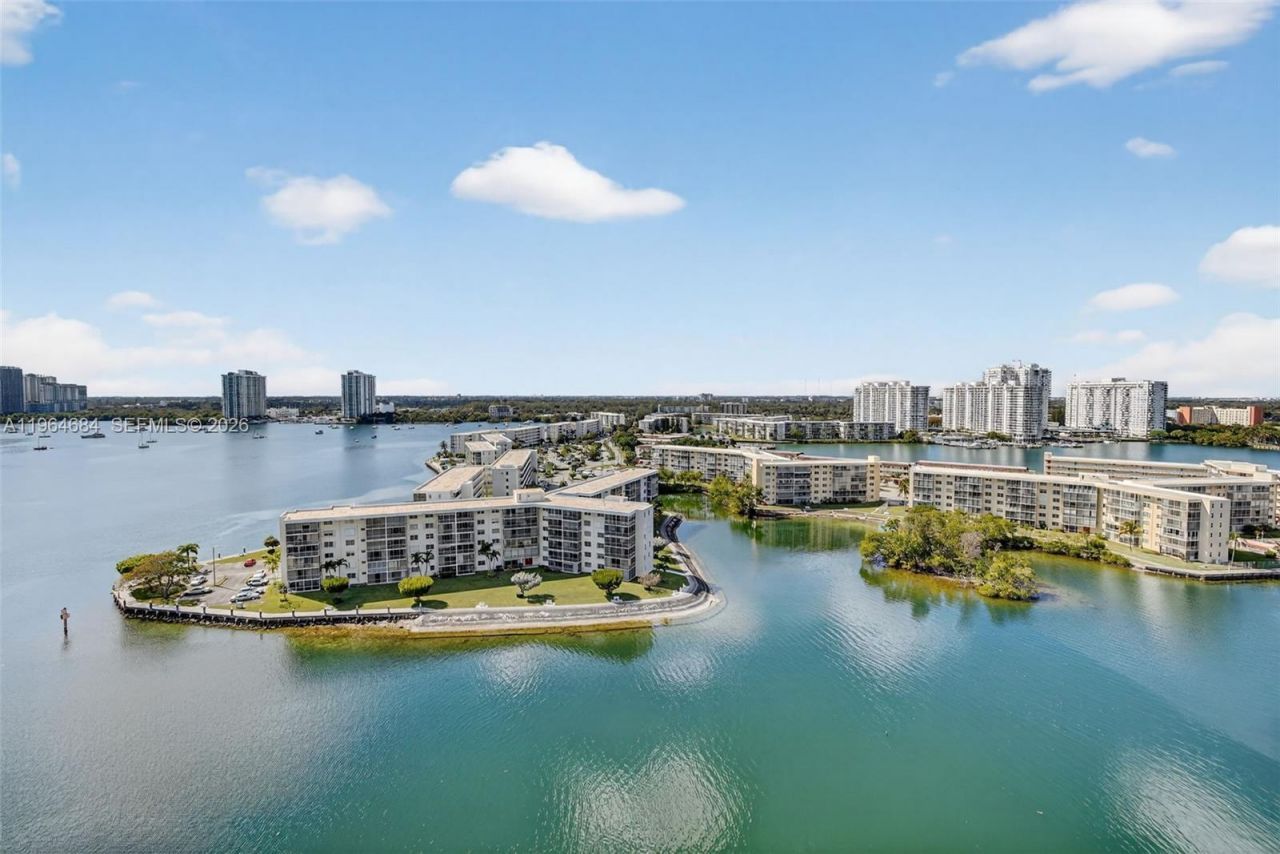 1000 Island Blvd, Unit 1710, Aventura, FL 33160 Photo