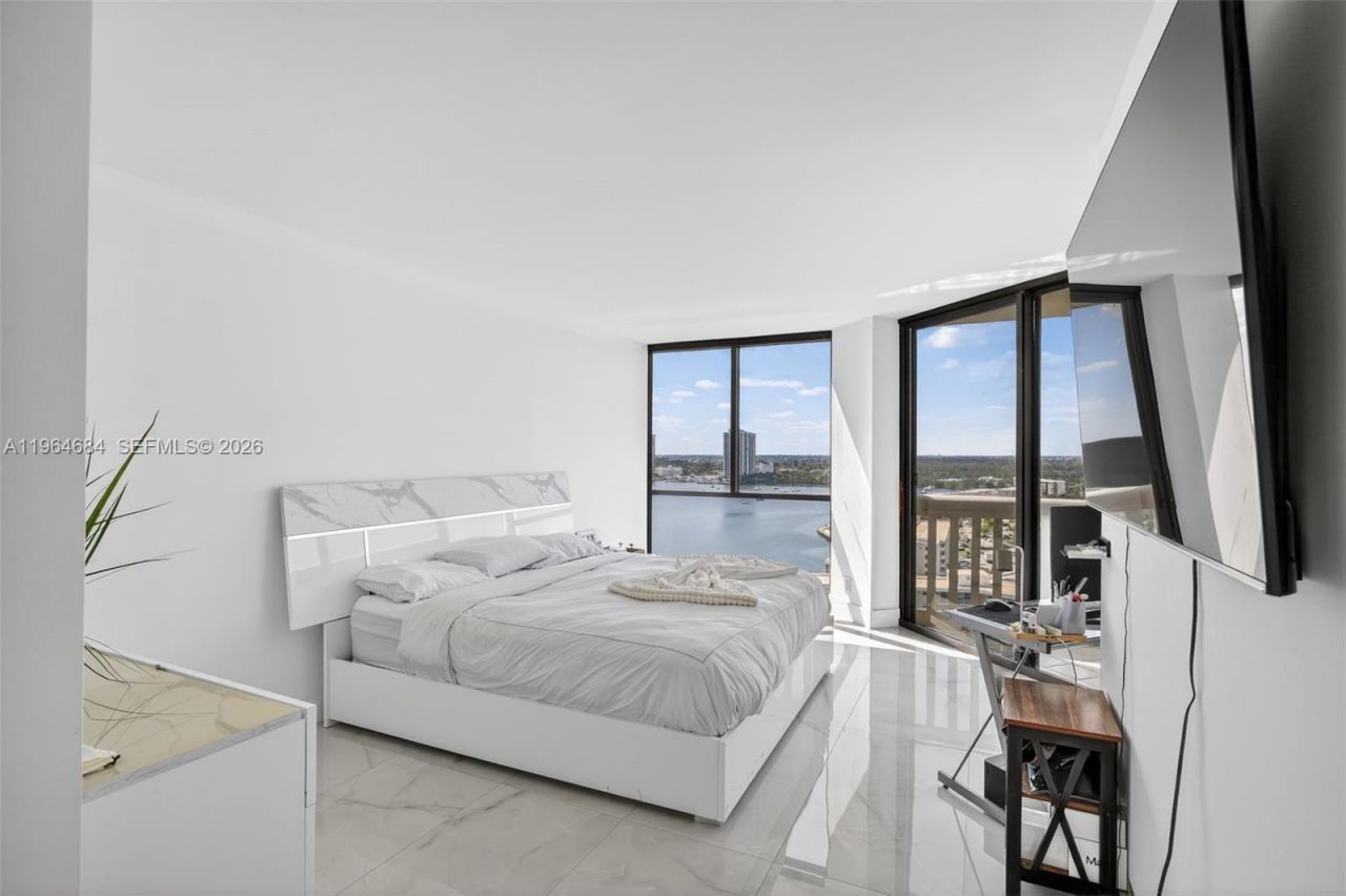 1000 Island Blvd, Unit 1710, Aventura, FL 33160 Photo