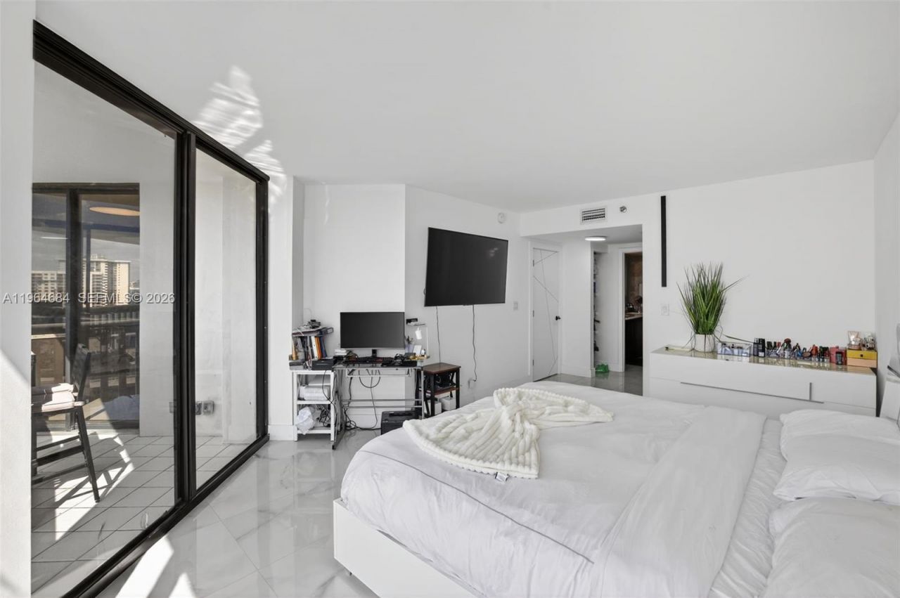 1000 Island Blvd, Unit 1710, Aventura, FL 33160 Photo