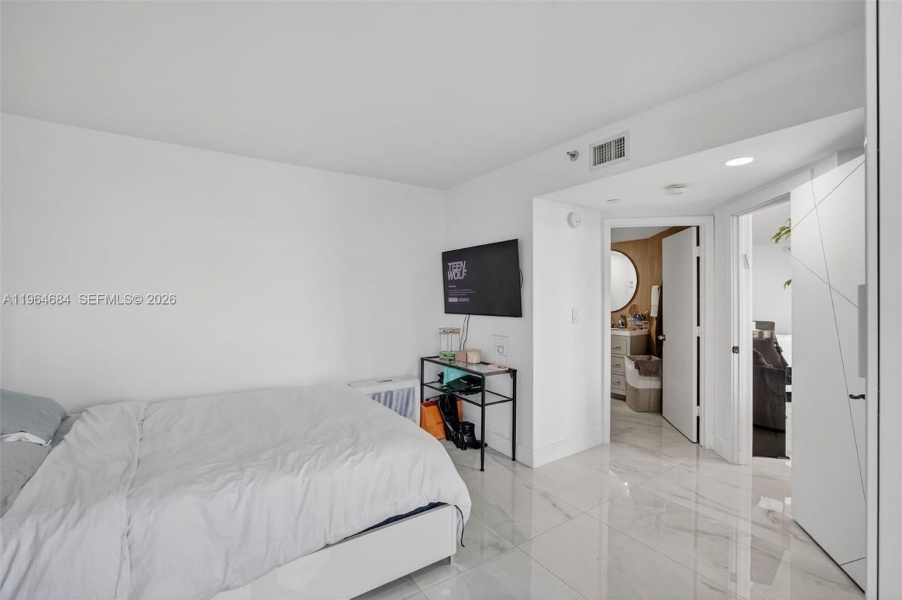 1000 Island Blvd, Unit 1710, Aventura, FL 33160 Photo