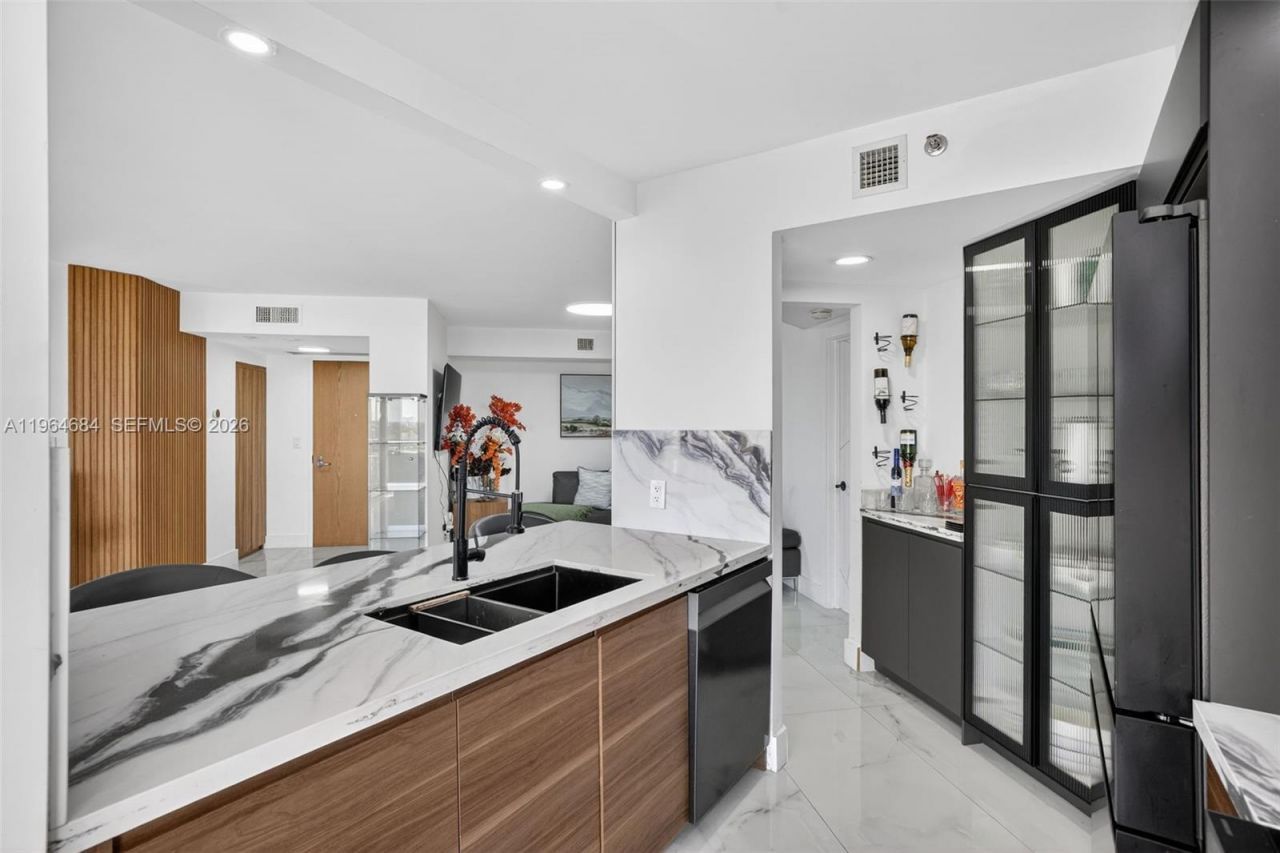 1000 Island Blvd, Unit 1710, Aventura, FL 33160 Photo