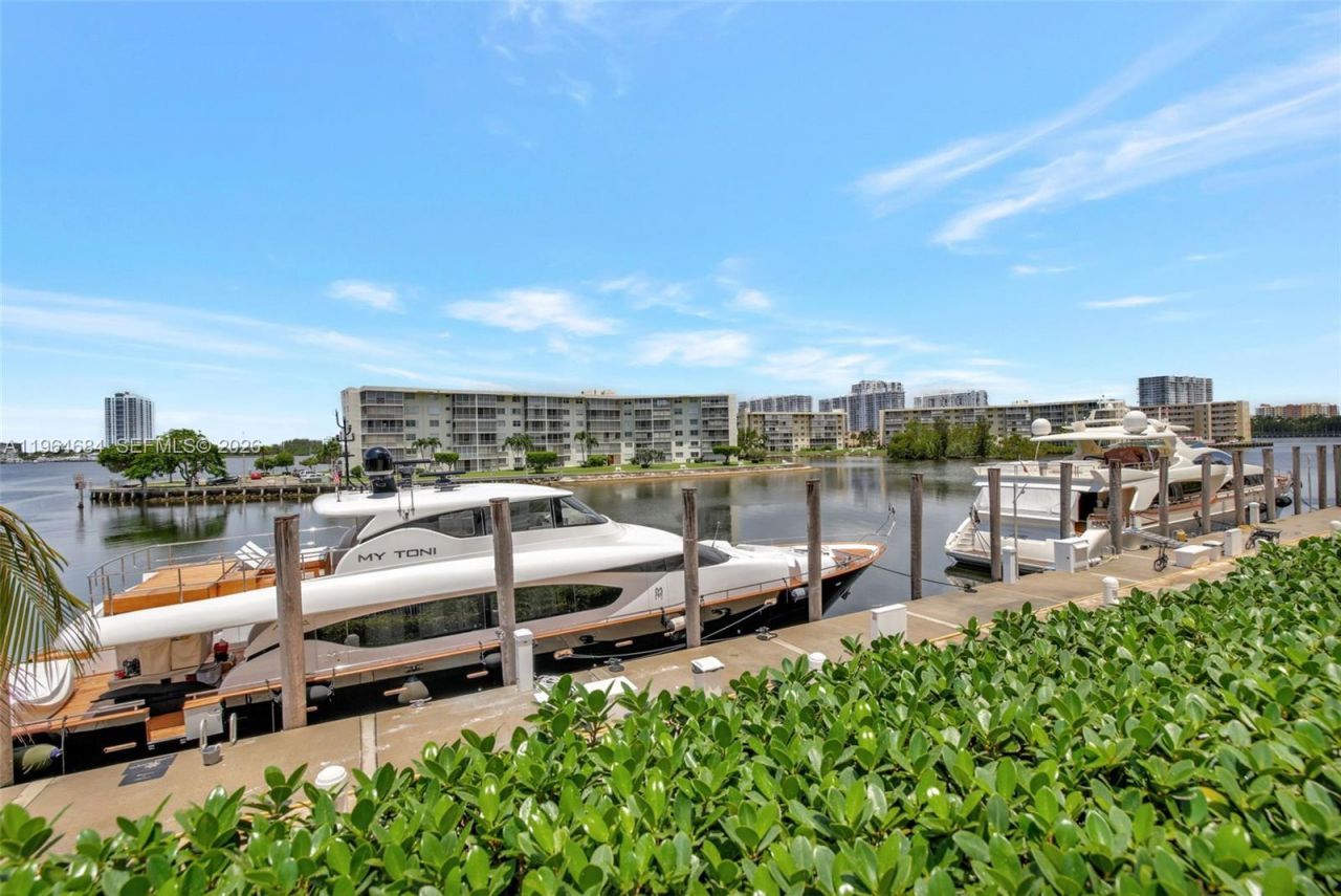 1000 Island Blvd, Unit 1710, Aventura, FL 33160 Photo