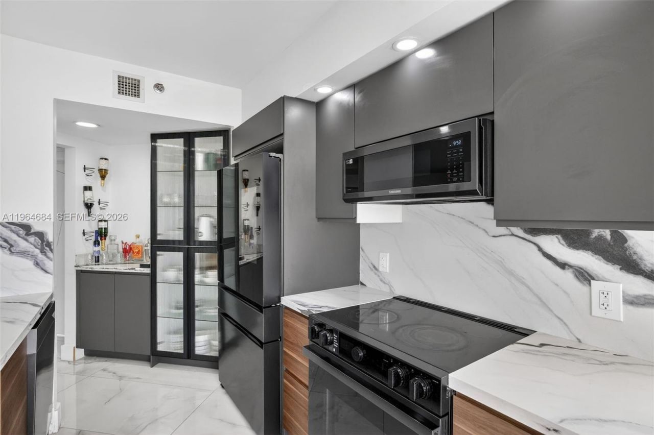 1000 Island Blvd, Unit 1710, Aventura, FL 33160 Photo