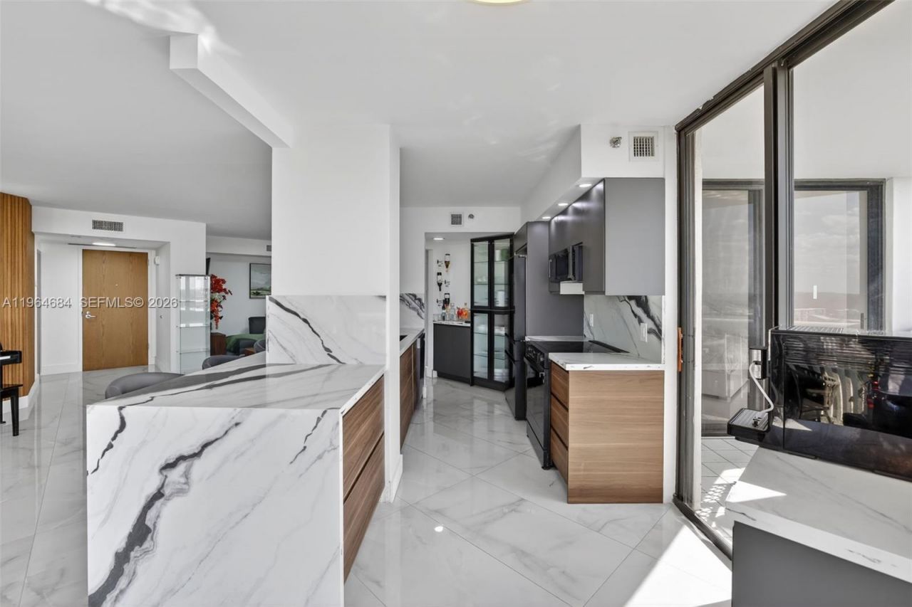 1000 Island Blvd, Unit 1710, Aventura, FL 33160 Photo