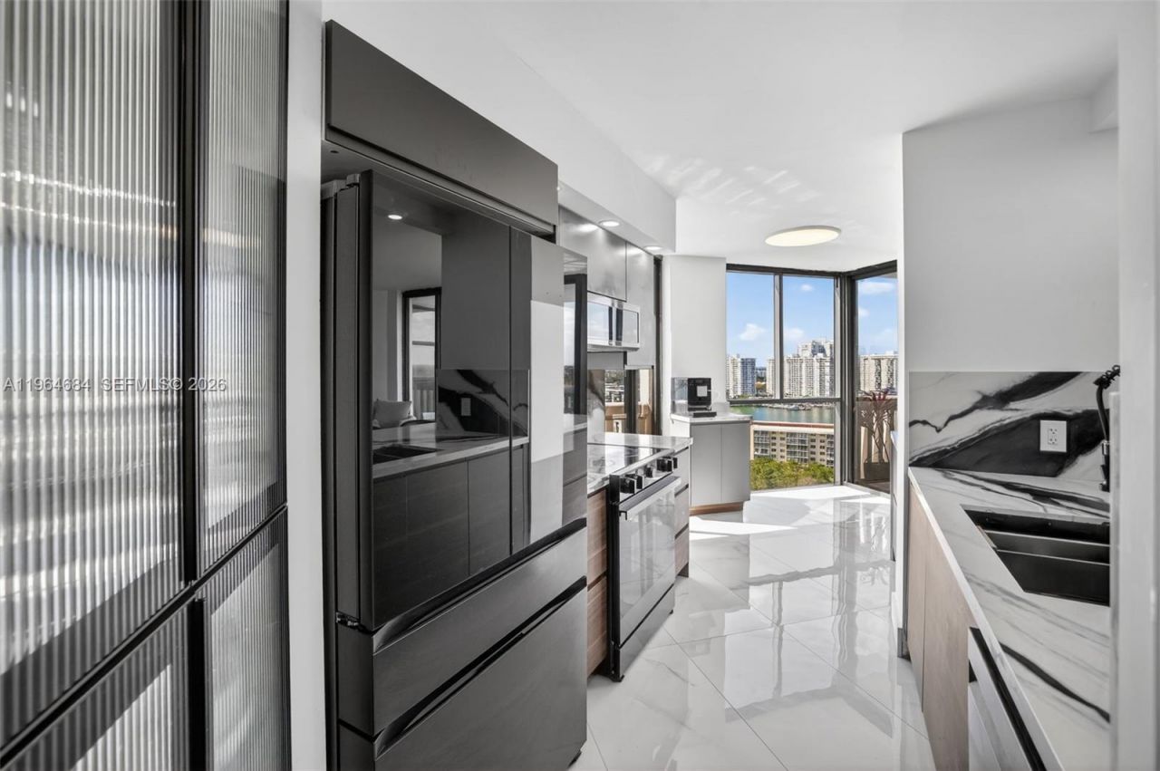 1000 Island Blvd, Unit 1710, Aventura, FL 33160 Photo