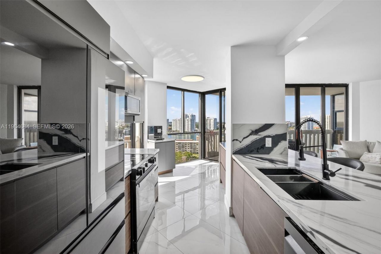 1000 Island Blvd, Unit 1710, Aventura, FL 33160 Photo