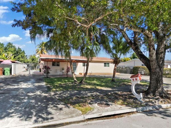 655 W 70th Pl , Hialeah, FL 33014