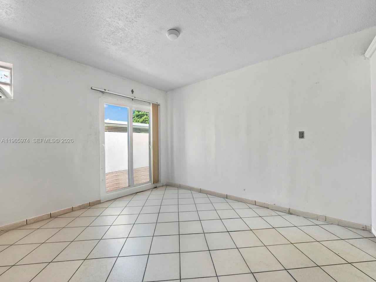655 W 70th Pl , Hialeah, FL 33014 Photo