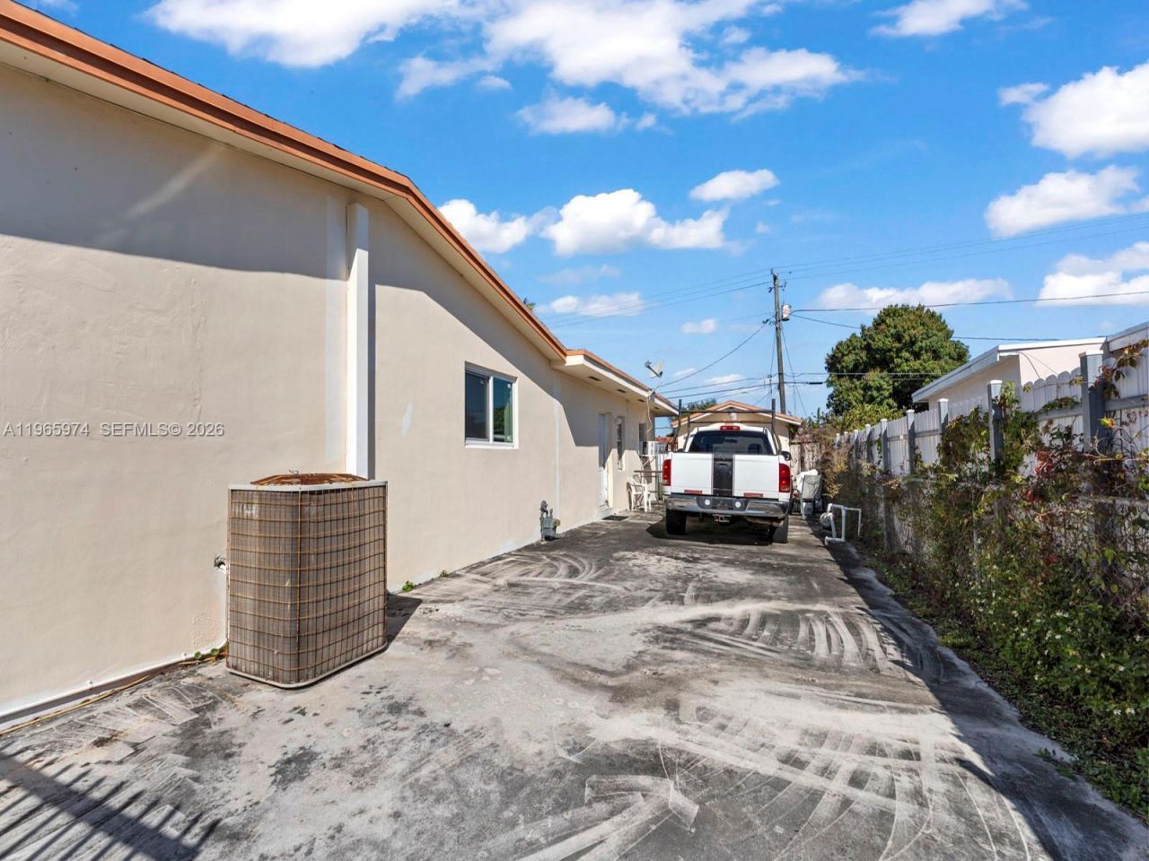 655 W 70th Pl , Hialeah, FL 33014 Photo