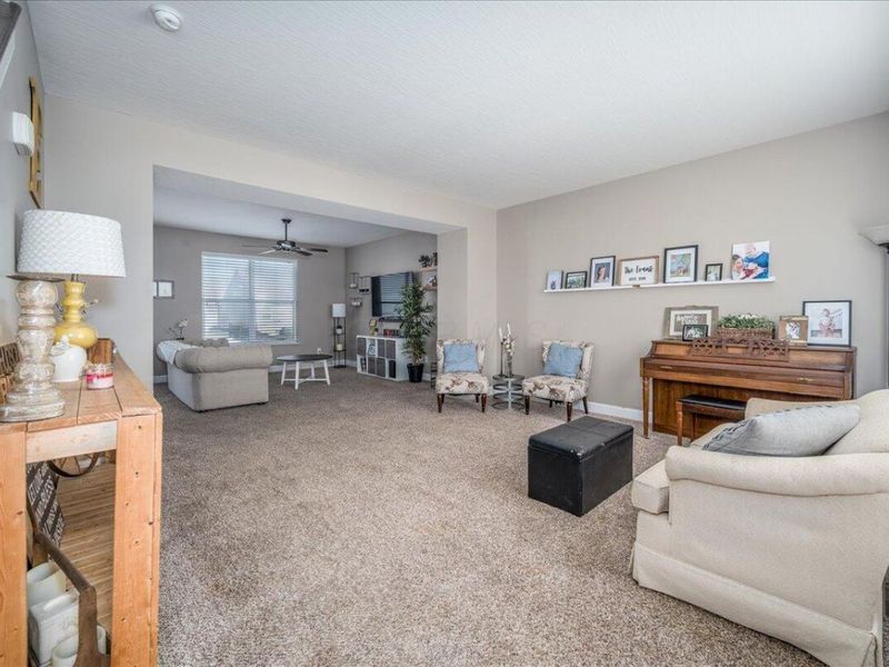 182 Honey Locust Lane, Commercial Point, OH 43116 Photo 2