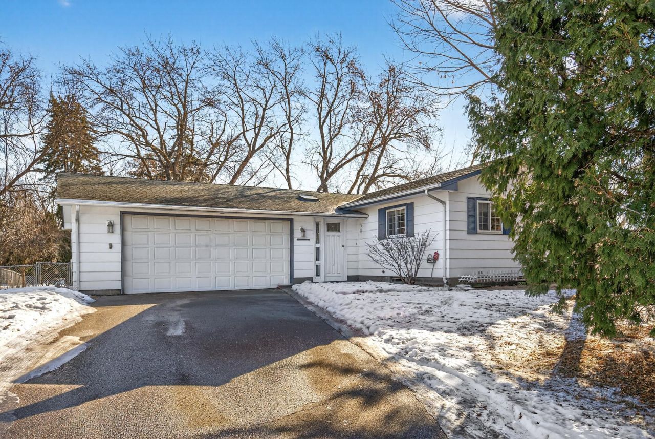 5604 Perry Avenue N, Crystal, MN 55429 Main Photo