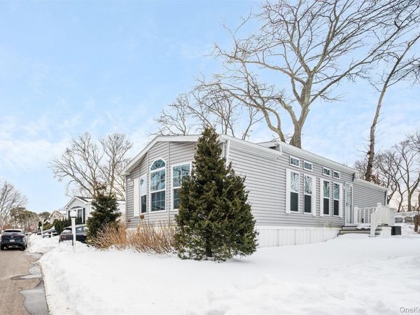 1661 Old Country Road, Unit 181 Glynwo, Riverhead, NY 11901