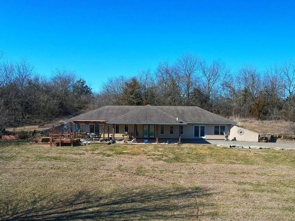 16245 62nd Street, Oskaloosa, KS 66066