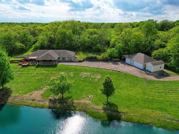 16245 62nd Street, Oskaloosa, KS 66066