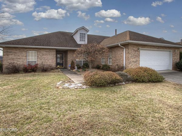 214 Royal Oaks Dr. Drive, Maryville, TN 37801