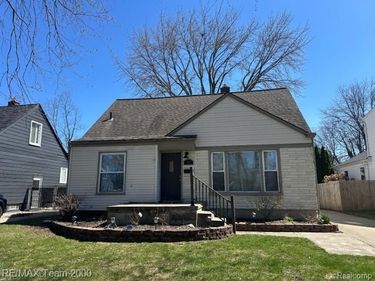 2076 Thomas Avenue, Berkley, MI 48072