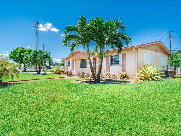 3125 NW 205th St, Miami Gardens, FL 33056