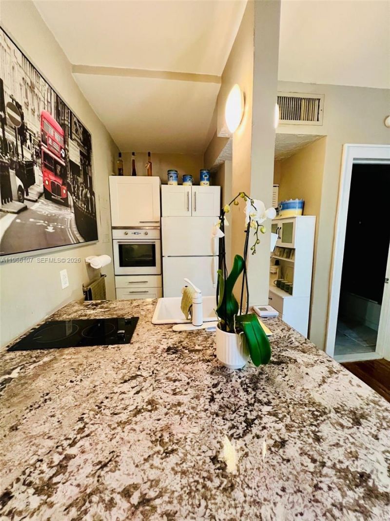 536 14th St , Unit 310, Miami Beach, FL 33139 Photo