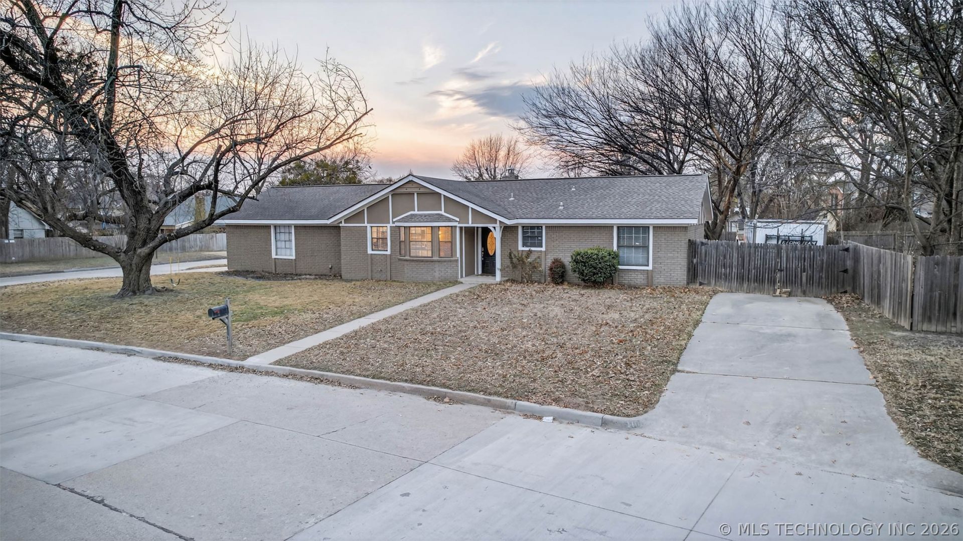 1108 S Poplar Avenue, Broken Arrow, OK 74012 Main Photo