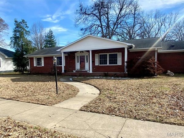 1001 Commercial Street, Charleston, MO 63834