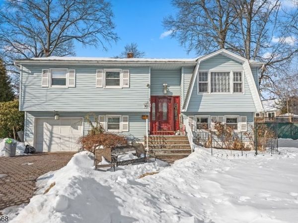 9 Chalen Ct, Pompton Lakes, NJ 07442