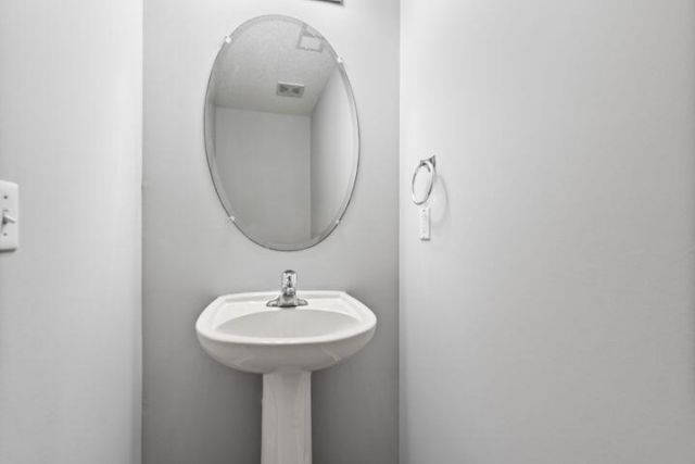 8010 Shadow Oak Drive Photo 4