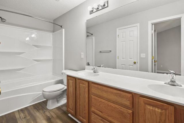 8010 Shadow Oak Drive Photo 6