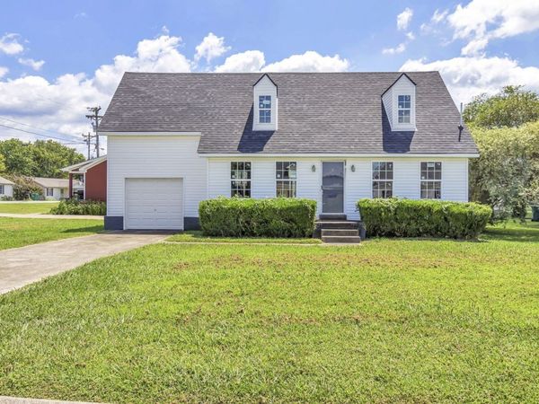 611 Fairgrounds Ct, Lebanon, TN 37087