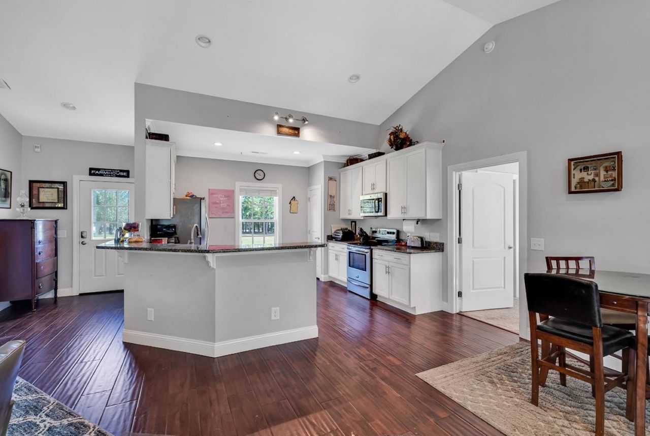 4013 Thomas Rd. Photo 12