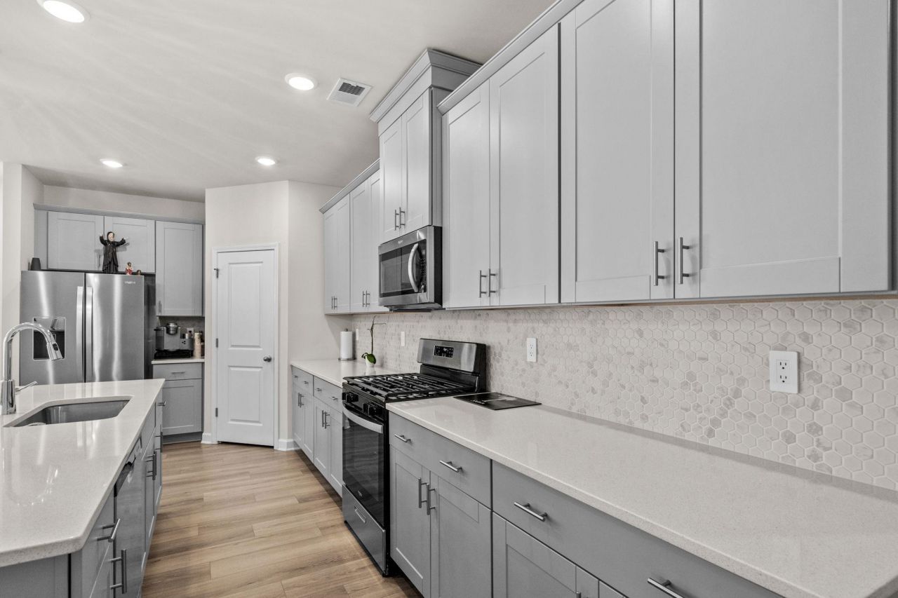 4341 Falls Oaks St.  Photo 11