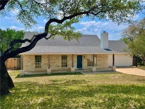 104 Cowal DR S, Briarcliff, TX 78669