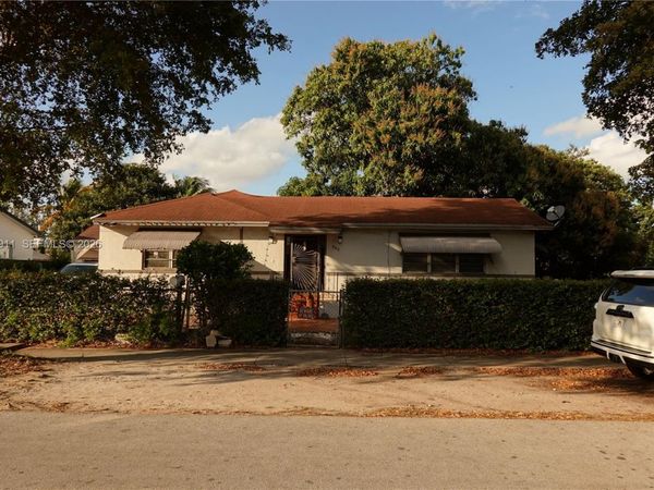 909 NW 76th St , Miami, FL 33150