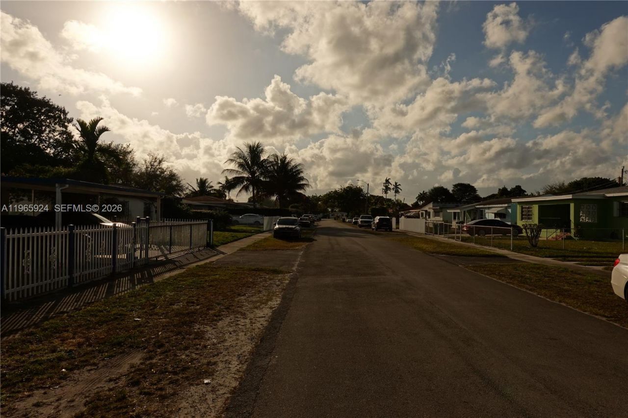 810 NW 84th Ter , Miami, FL 33150 Photo